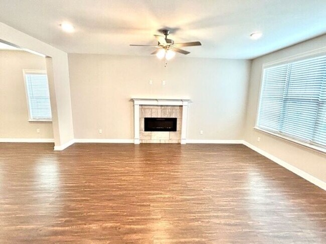 Building Photo - Now Leasing A 4 Bedroom 2.5 bath home in S...