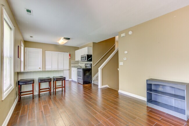 Building Photo - 308 N College Ave