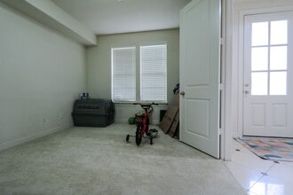Building Photo - 2033 Fannin Station N