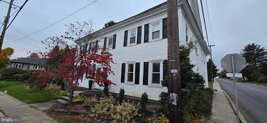 Foto principal - 2196 Spinnerstown Rd