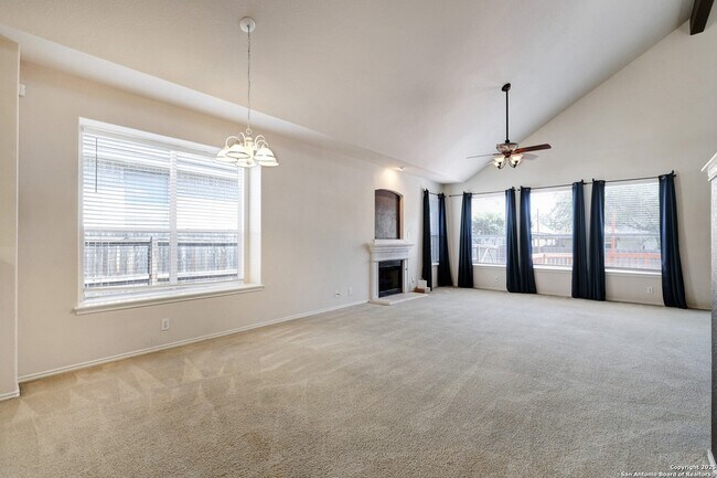 Foto del edificio - 8706 Redwood Bend