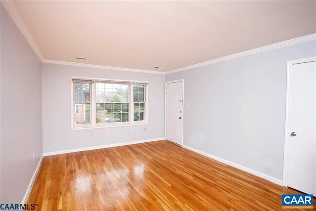 Foto del edificio - 2420 Barracks Pl