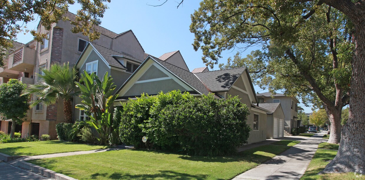 Building Photo - 575 E Olive Ave