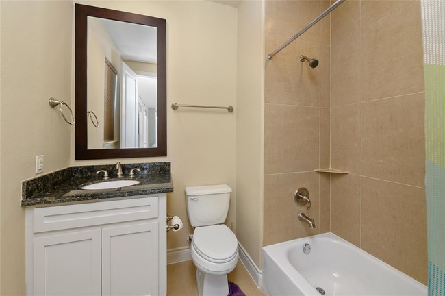 Building Photo - 9509 Pemberton Cres Dr