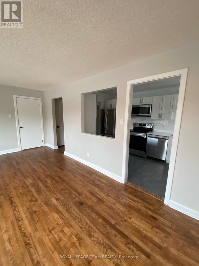 Building Photo - 228 Woodroffe Ave