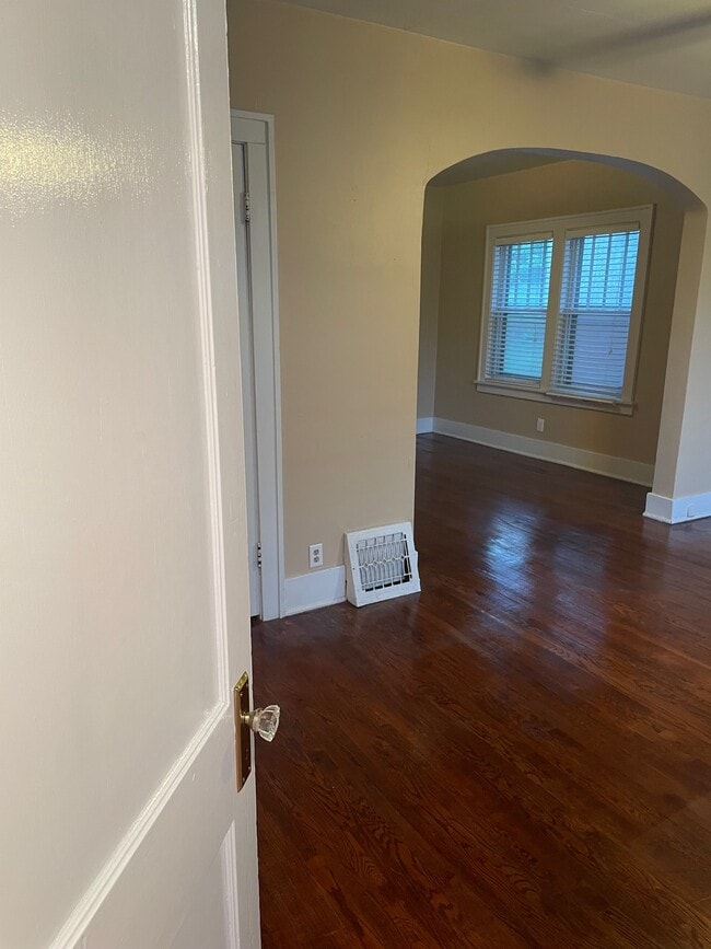 Entryway View 2 - 124 N 38th St