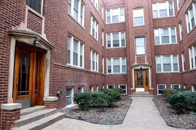 Building Photo - 4844 W Wrightwood Ave