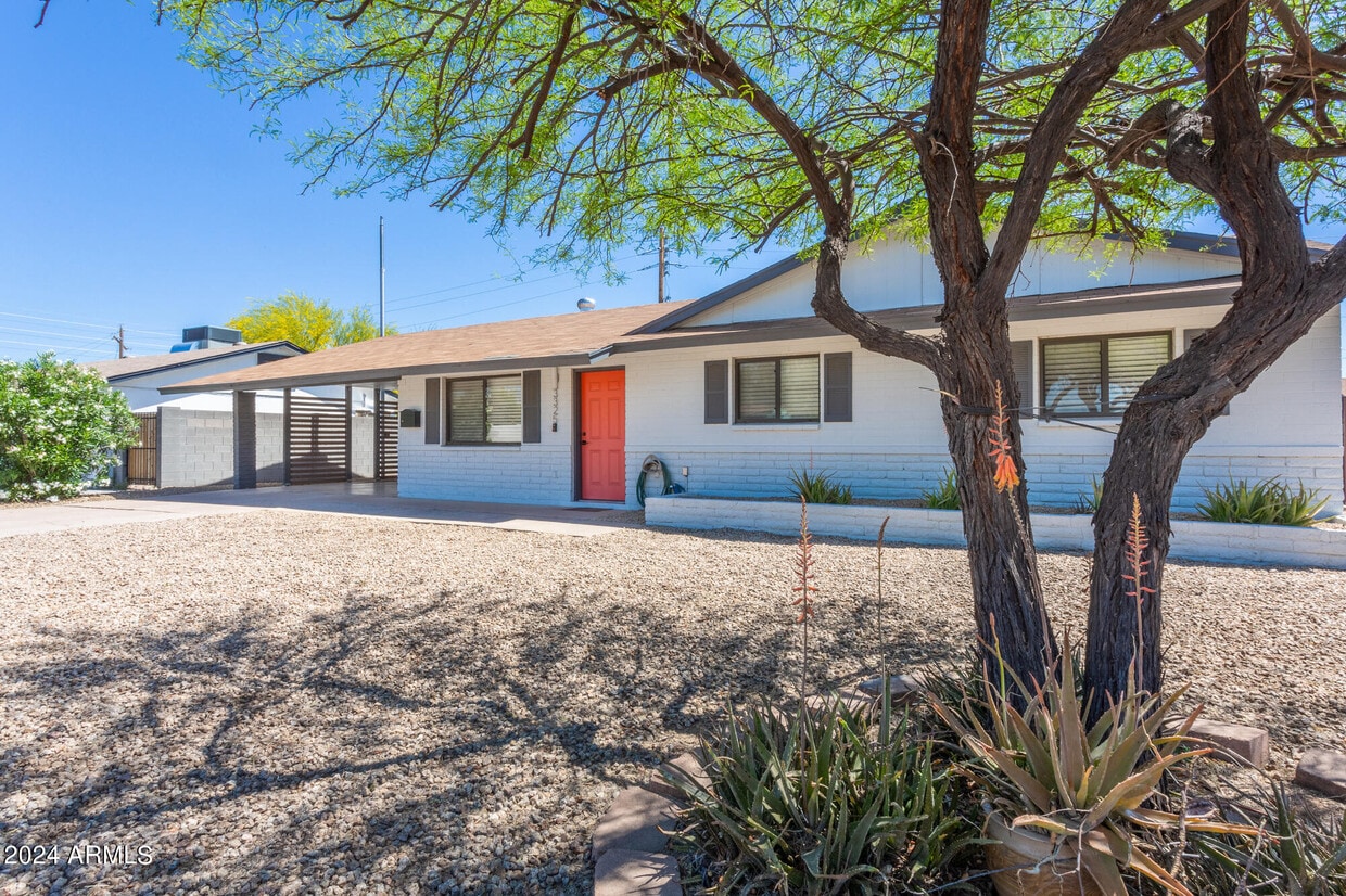 Primary Photo - 3325 S Shafer Dr