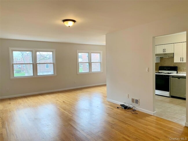 Building Photo - 15-47 209th St