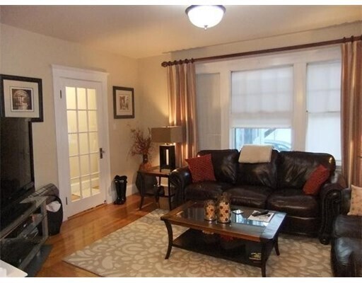 Primary Photo - 18 Roselin Ave