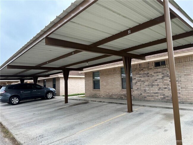 Foto del edificio - 1003 Cedarwood Dr