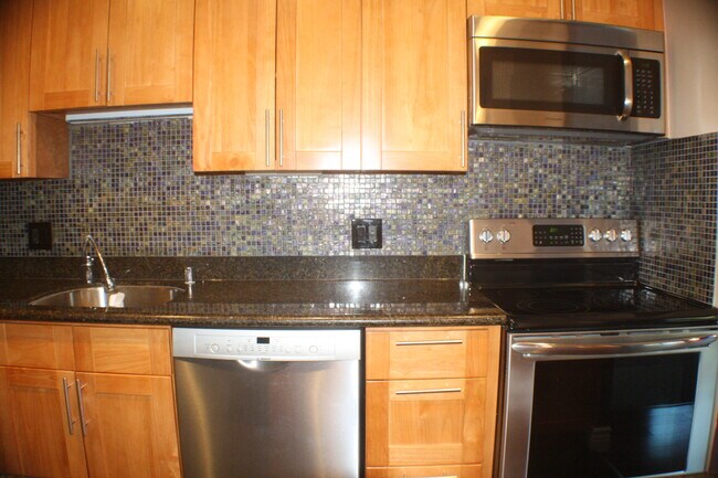 Building Photo - 835 N Humboldt St