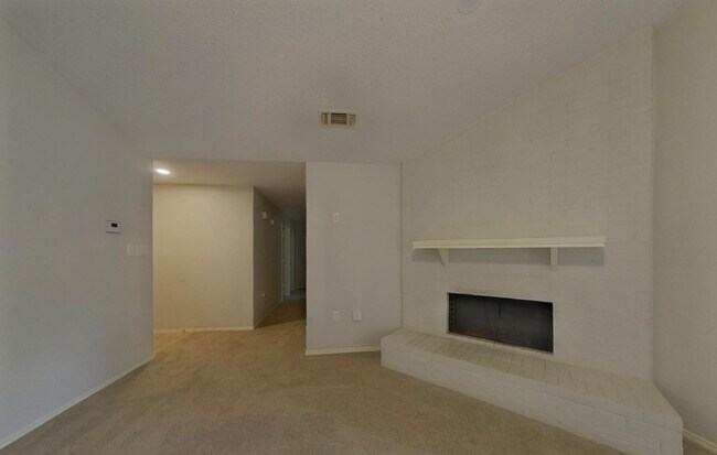 Foto del edificio - MOVE IN READY