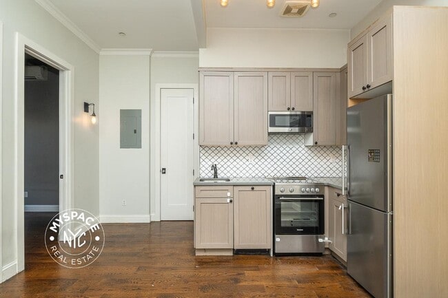 Building Photo - 60-80-80 Myrtle Ave