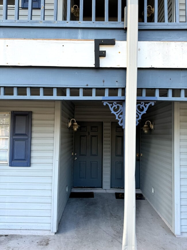 Building Photo - 313 Dirksen Dr