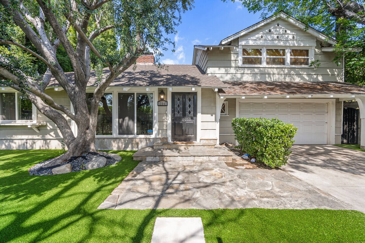 Primary Photo - 13047 Magnolia Blvd