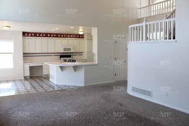 Foto del edificio - 424 Saturn Dr