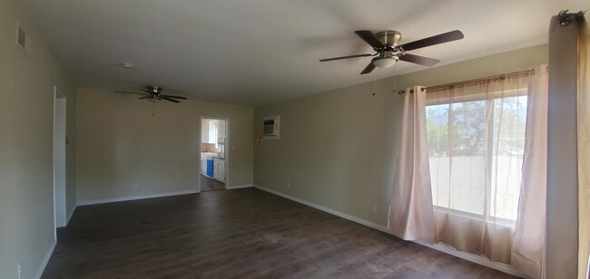 Building Photo - 752 Southview Rd