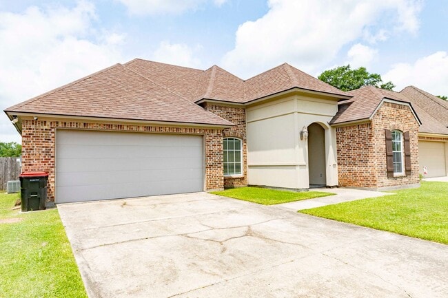 Building Photo - 3 bedroom 2 bath for rent