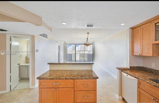Foto del edificio - 3703 NE 166th St
