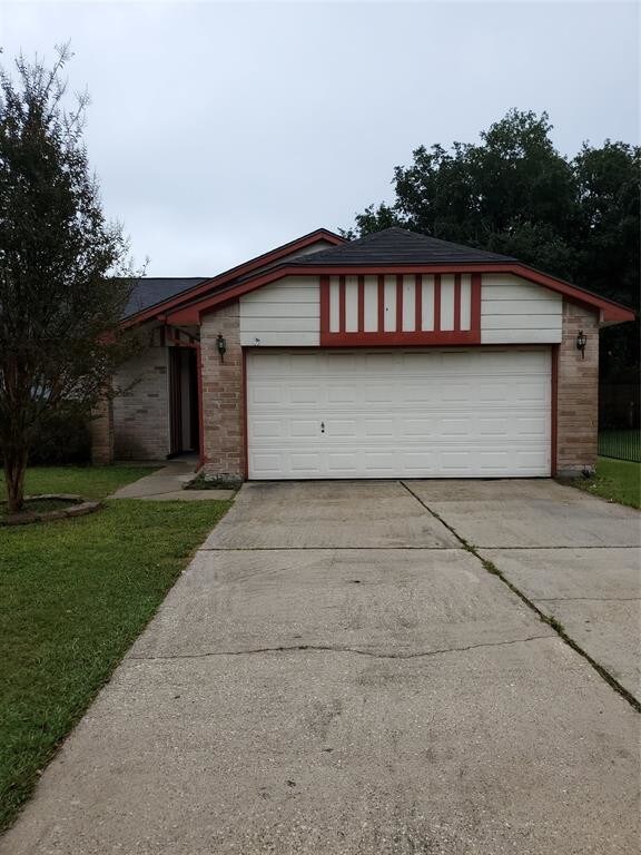 Foto principal - 10915 Fallbrook Dr