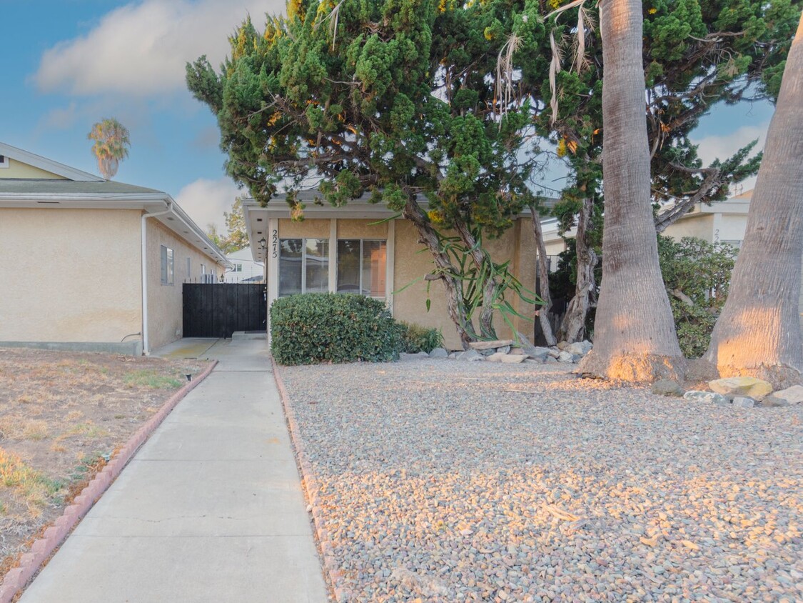 Primary Photo - Quaint 2 bedroom / 1.5 bath Home in PB!