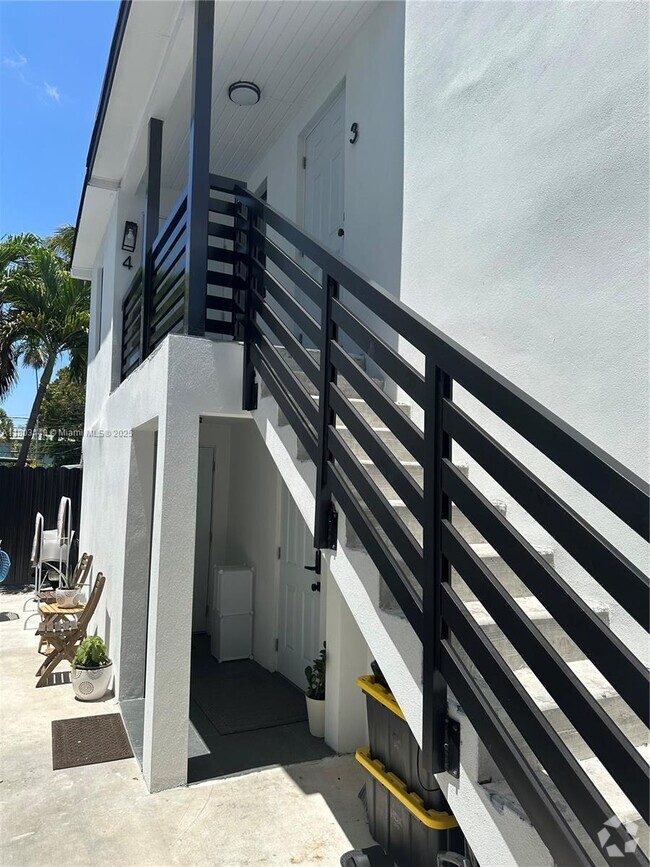 Building Photo - 638 SW 21st Ave