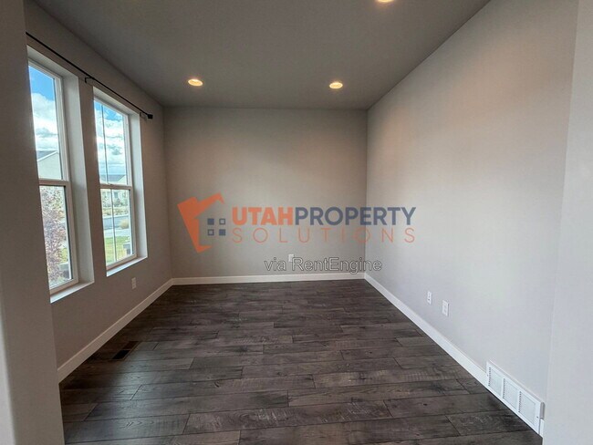 Building Photo - 12927 Twisted Oak Dr