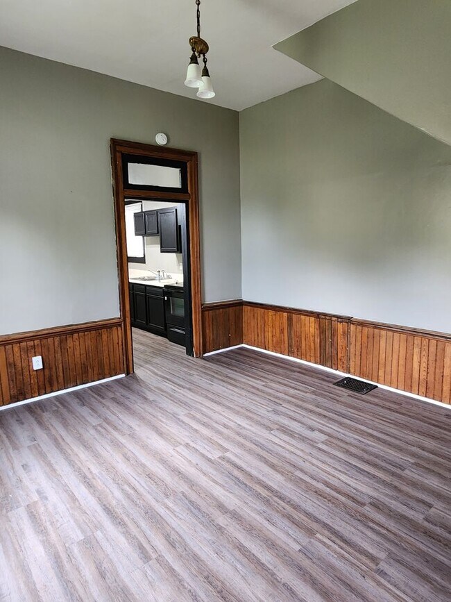 Foto del edificio - 2 Bedroom 1 bath duplex