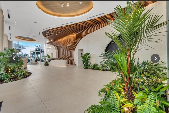 Foto del edificio - 700 NE 24th St