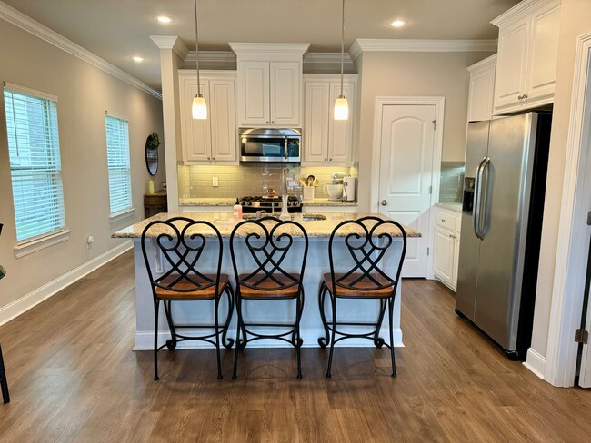 Building Photo - 3BD/2.5BA Home for Lease in Shadowbrook Lakes