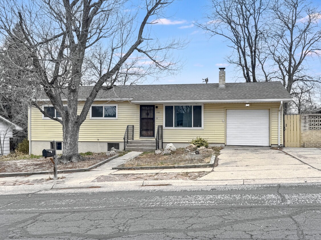 Primary Photo - 3712 Windsor Ave