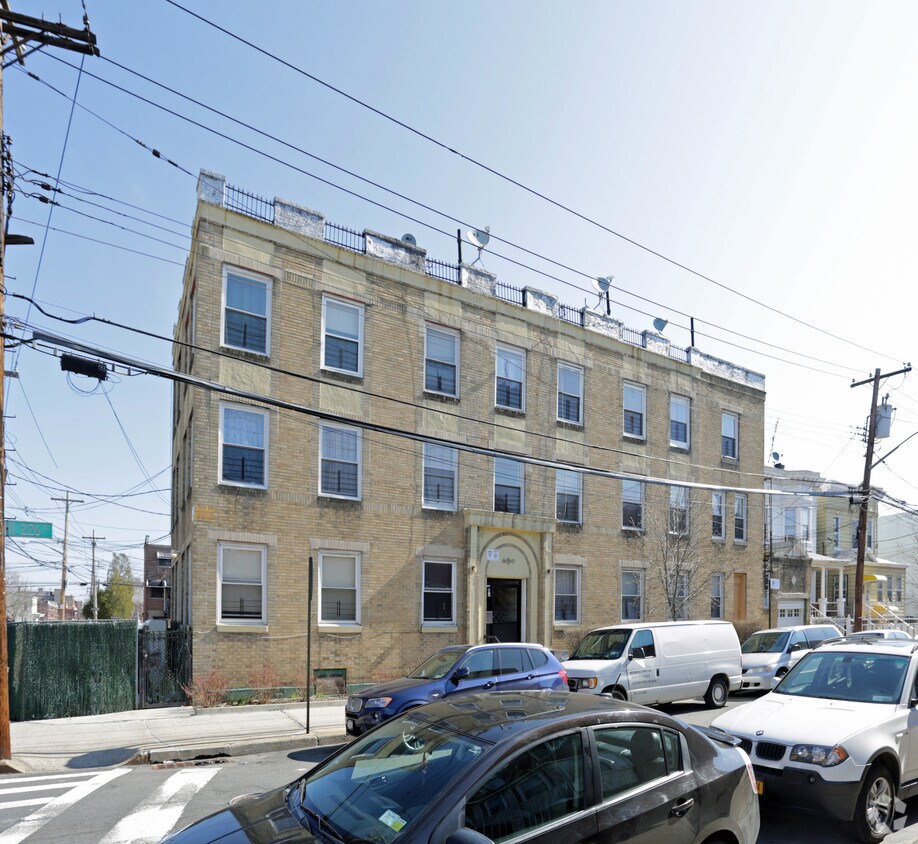 Primary Photo - 801 E 226th St