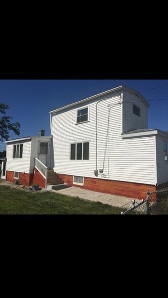 Building Photo - 48 Shawmut St