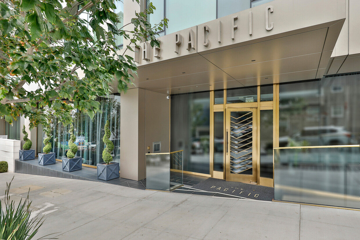 Foto principal - 2121 Webster St