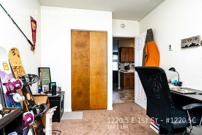 Foto del edificio - 1220.5 E 1st St