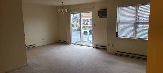 Building Photo - 2630 Waldman Dr
