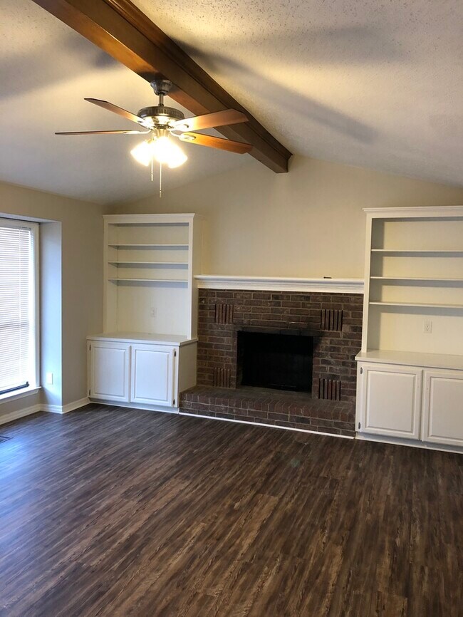 Foto del edificio - 2403 Pear Orchard Dr