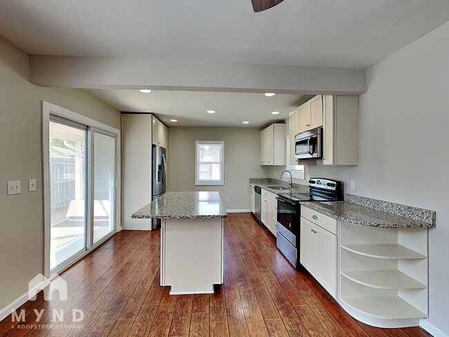 Building Photo - 113 S Frey Ave