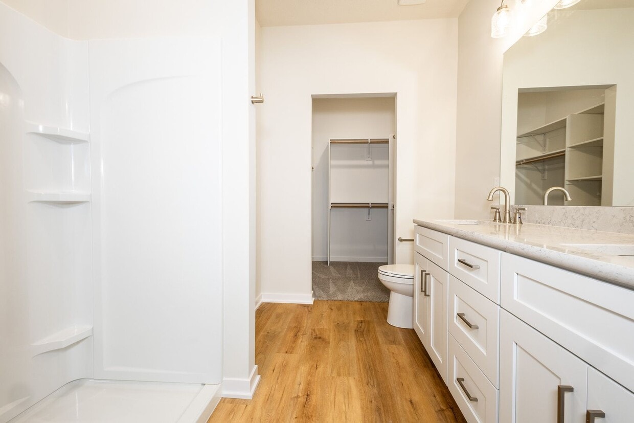 Foto principal - Beautifully Built 4 Bed Duplex!