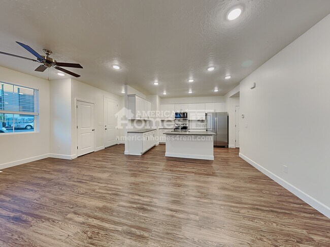 Foto del edificio - 6754 N Silver Creek Drive