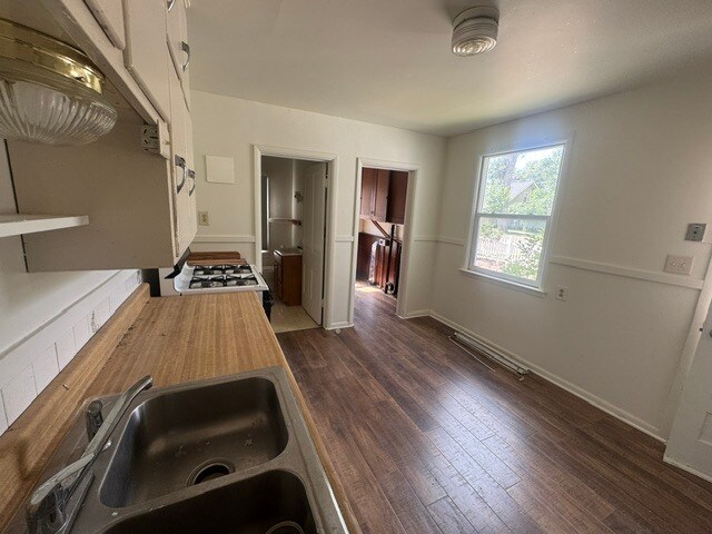 Building Photo - 2020 Maxwell Ave
