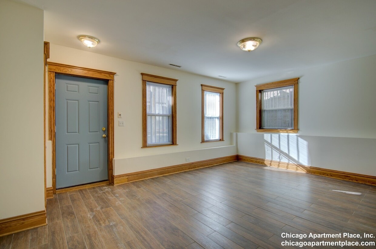 Primary Photo - 1817 N Clybourn Ave