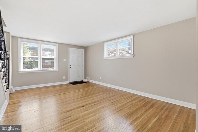Foto del edificio - 271 W Wyncliffe Ave