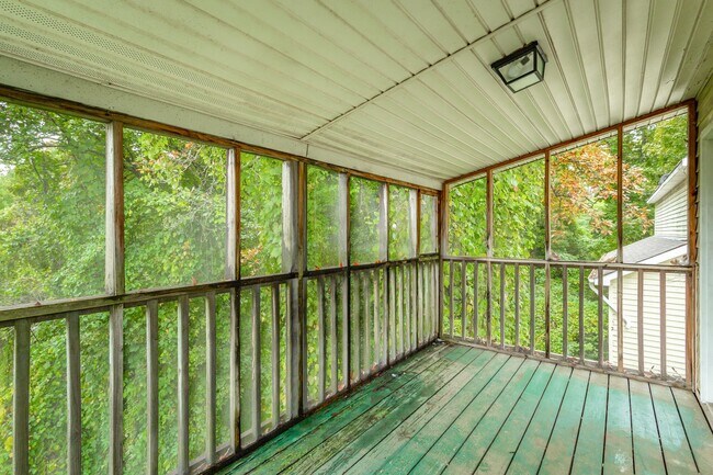 Foto del edificio - 3396 Shadowlawn Drive