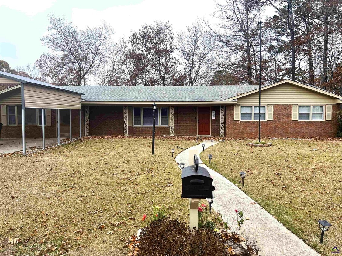 Primary Photo - 409 Forest Lake Dr