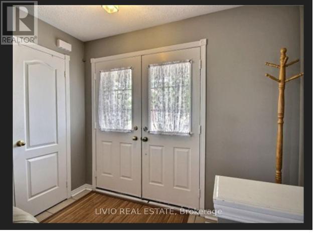 Building Photo - 55 Peachleaf Crescent