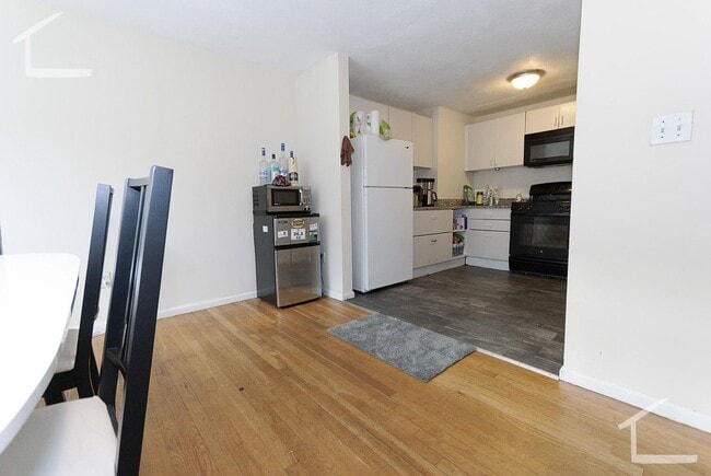 Foto del edificio - HOT ALLSTON LISTING!!!!