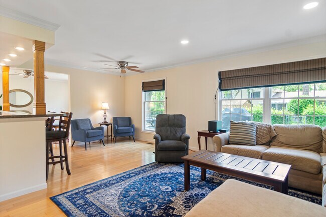 Foto del edificio - 812 Saratoga Ln