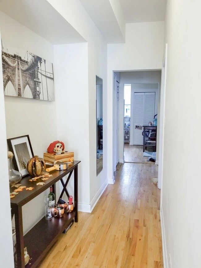 Foto del edificio - 1260 W Leland Ave